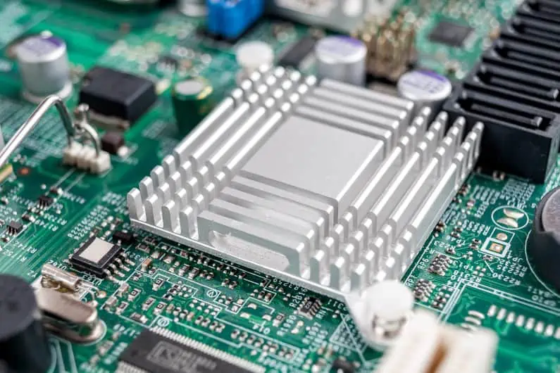 Heat sink for cooling chipset on motherboard